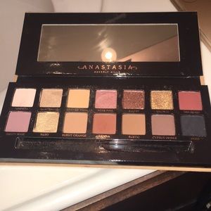 ABH soft Glam palette